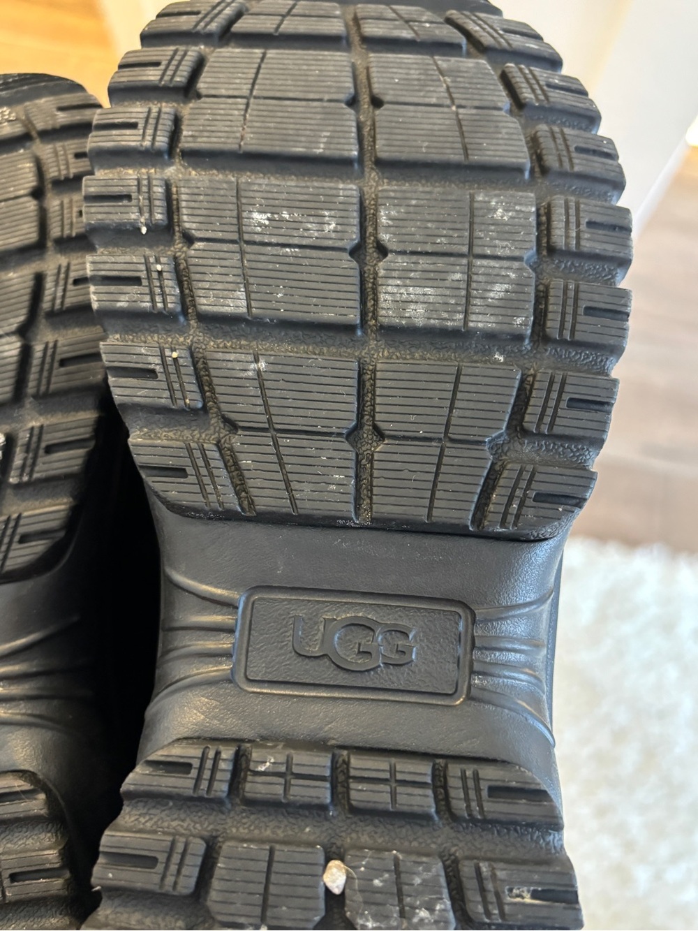 UGG Women's Yose Fluff Boot Size 10 - Picture 14 of 16